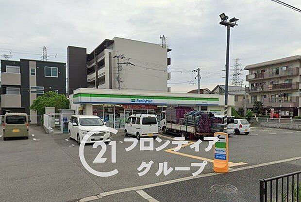 ファミリーマート堺北長尾町店　徒歩6分。 470m