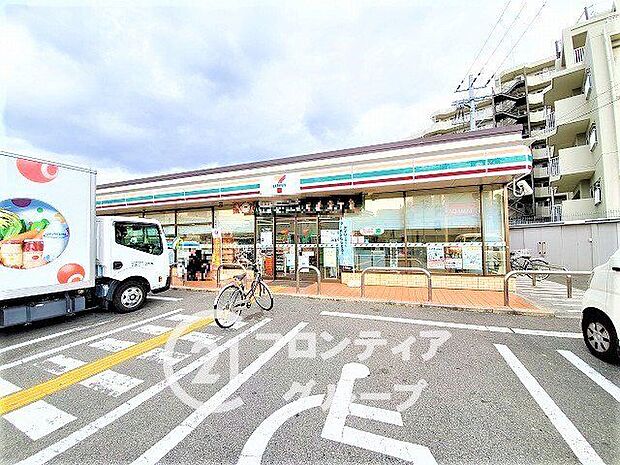 セブンイレブン堺東上野芝町2丁店 徒歩8分。 590m