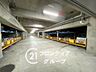 駐車場：駐車場は敷地内にゆとりをもって配置されており、車両の出し入れが快適。区画整備も丁寧で、見通しの良さと安全性が魅力です。来客用のスペースとしても活用しやすく、住まう人に優しい配慮がされた駐車環境です。