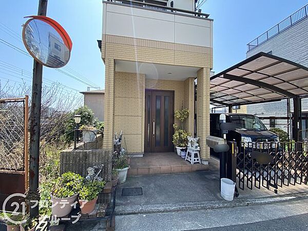 小学校まで徒歩約8分