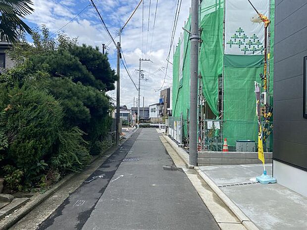 現地写真更新！無料送迎・無料ファイナンシャルプランニング実施中！駅までの道のりや小・中学校、商業施設といった日常の生活に関わる周辺施設も併せてご紹介いたします