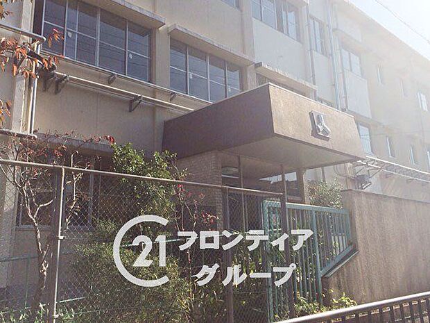 堺市立三国丘小学校 徒歩10分。 800m