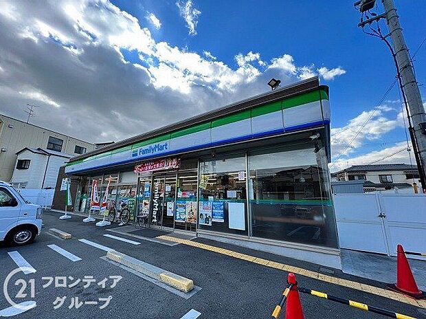 ファミリーマート堺金岡店 徒歩7分。 550m