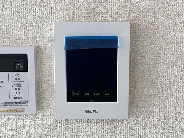 ハンズフリー機能を備えたカラーモニターインターホンを採用!お料理中などで手が塞がっていても便利に応答可能です!夜間の映像確認機能もついていて、安心ですね!