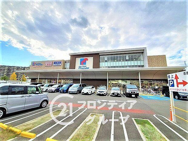 万代上野芝店 徒歩9分。 720m