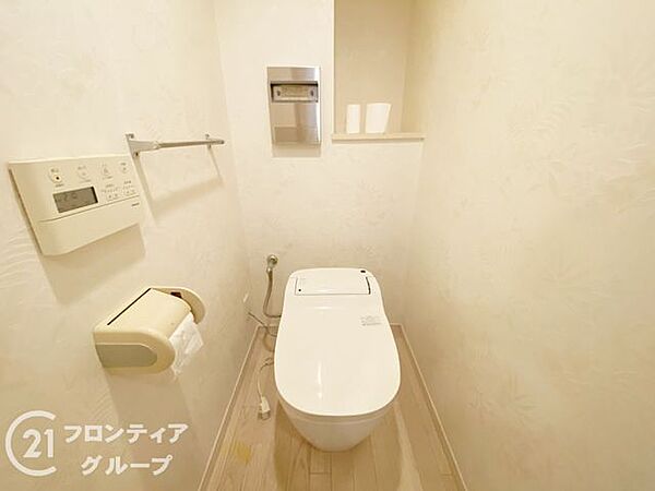 清潔感あふれるトイレで快適な毎日をサポートします。お手入れも簡単で、いつでも清潔に保てます。