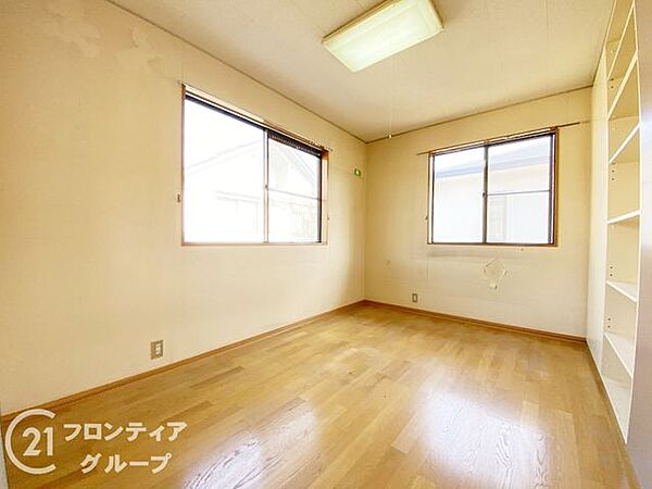 洋室は、シンプルでありながらも機能的なデザインです。毎日の生活をより豊かにする空間です。