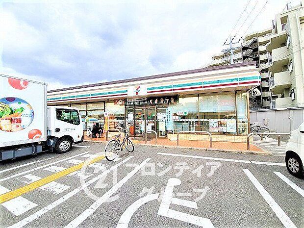 セブンイレブン堺東上野芝町2丁店 徒歩5分。 330m