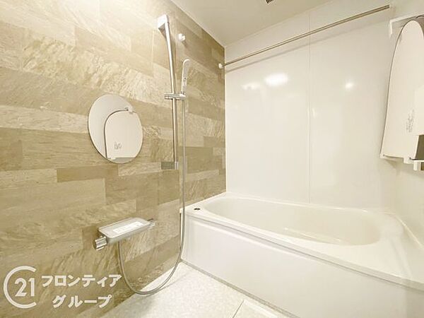 追い焚き機能付き浴室。いつでも温かいお風呂に入浴でき、一日の疲れも取れますね。