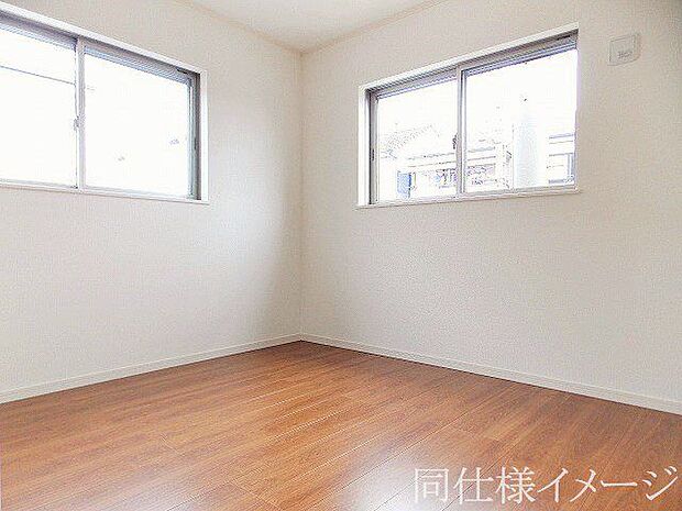 ＼同仕様写真／理想とするお部屋を実現しやすい洋室です！お掃除しやすく清潔感のあるお部屋が保てます