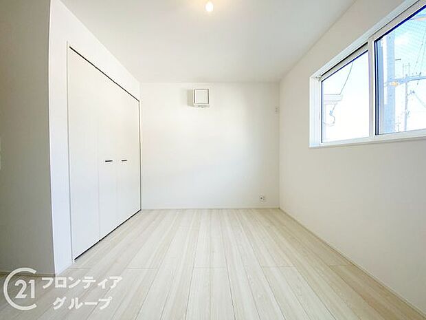 子ども部屋や寝室に用途多彩な明るい洋室