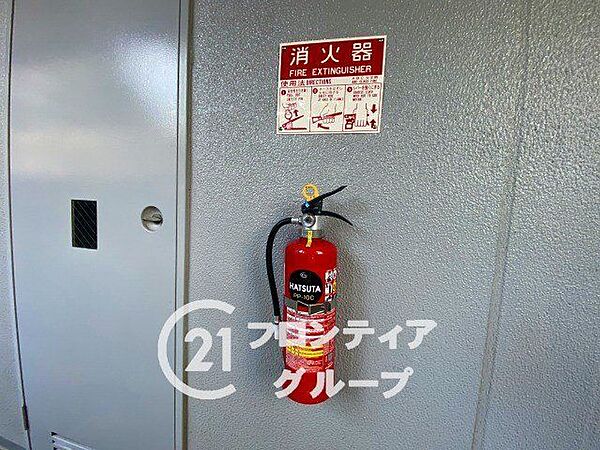 マンションの共有部分は、安全性に配慮した設計が施されています。防犯カメラや照明の配置が最適化され、住人の安心を守ります。どのエリアも清潔で快適に保たれており、家族全員が安心して過ごせる環境です。
