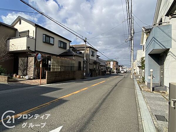 道路幅も広く見通しも良好です。他にも気になる物件がございましたらスタッフにお伝えください