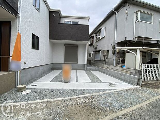 広々としたスペースで車の出し入れがスムーズに行えます。