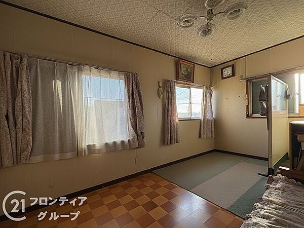 明るく広々とした子ども部屋は、遊び心をくすぐる空間です。お子様の成長を見守るのにぴったりの環境です。