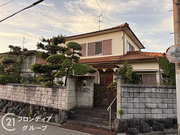 隣地との距離もあり、スペースをしっかりと確保されています。ガーデニングやお庭でのお外遊びなど柔軟な用途にご使用できるお庭付きです♪