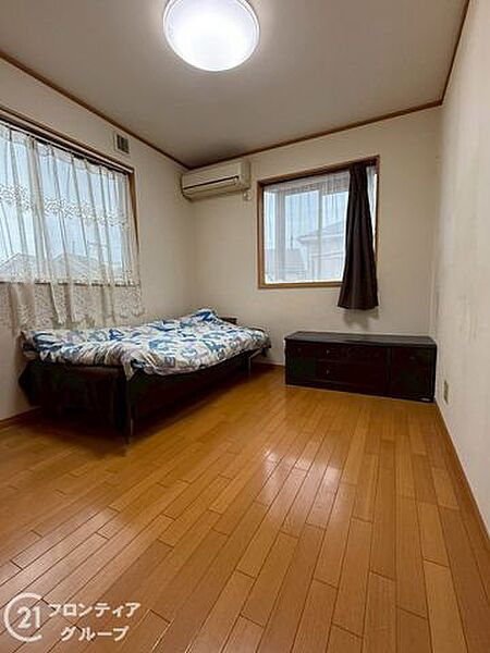 快適な寝室は、静かで落ち着いた雰囲気があり、毎日の疲れを癒す贅沢な時間を提供し、質の良い睡眠を促します！