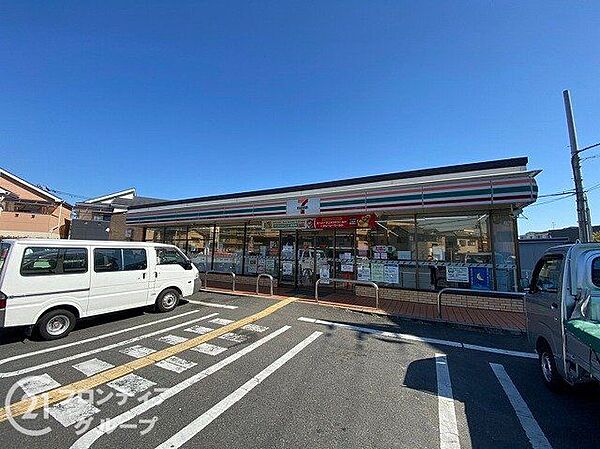 セブンイレブン堺深井東町店 徒歩5分。 340m