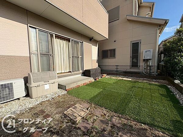 気持ちの良い風が通り抜ける嬉しいお庭付き物件！南向きの広々お庭は家族でバーベキューなどするのもいいですね