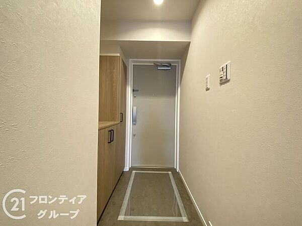 広々とした玄関で、家族全員が快適に出入りできる空間です