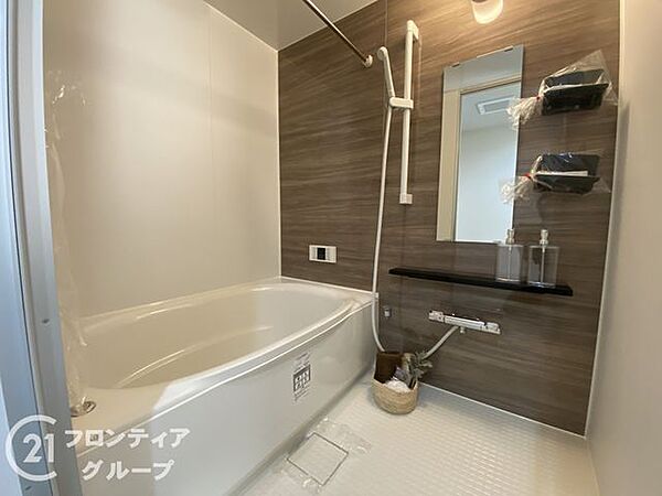 機能的で清潔なバスルームで、快適な生活を実現します。毎日の疲れを癒すリフレッシュタイムをお楽しみください。