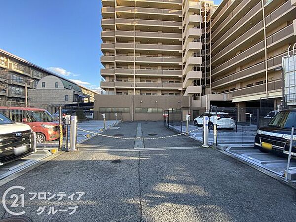 マンションの立体駐車場は、スペースを有効活用し、車を安全に保管できる利便性が魅力です！