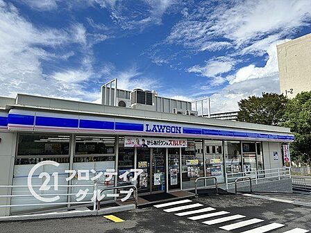 ローソン堺竹城台二丁店 徒歩10分。 790m
