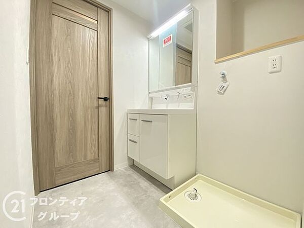 スタイリッシュな洗面所は、毎日の身支度が楽しくなるだけでなく、機能性も高く使いやすいデザインです！