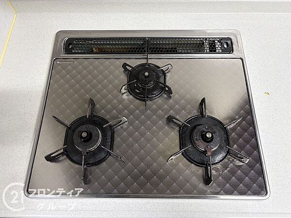 使いやすいコンロを完備したキッチンで、毎日の料理が楽しくなります。火力調整も簡単で、さまざまな料理に対応できます！