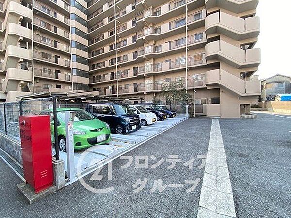 マンションの立体駐車場は、スペースを有効活用し、車を安全に保管できる利便性が魅力です！