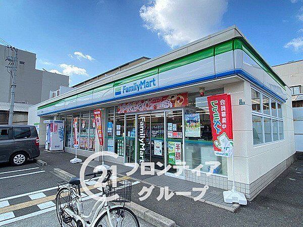 ファミリーマート堺錦綾町店 徒歩4分。 290m