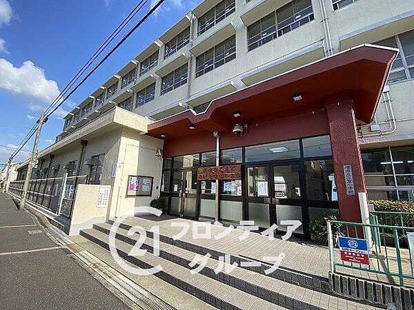 堺市立三宝小学校 徒歩9分。 650m