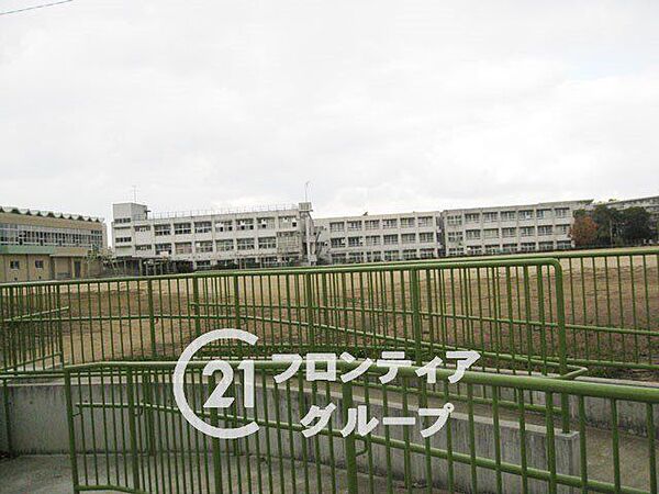 堺市立美木多小学校 徒歩11分。 810m