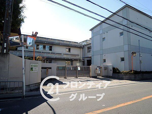 堺市立八上小学校 徒歩3分。 200m
