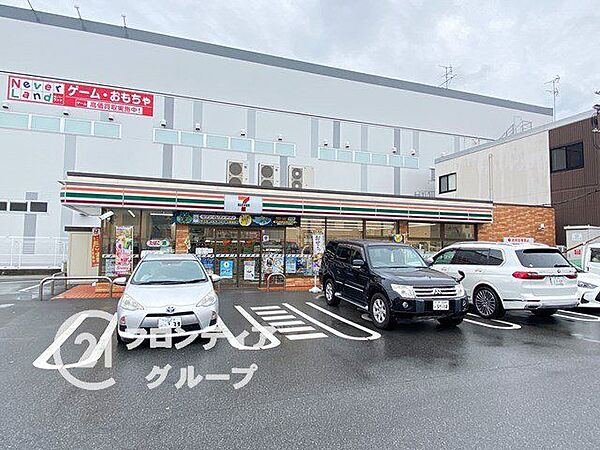 セブンイレブン堺長曽根町南店 徒歩4分。 310m