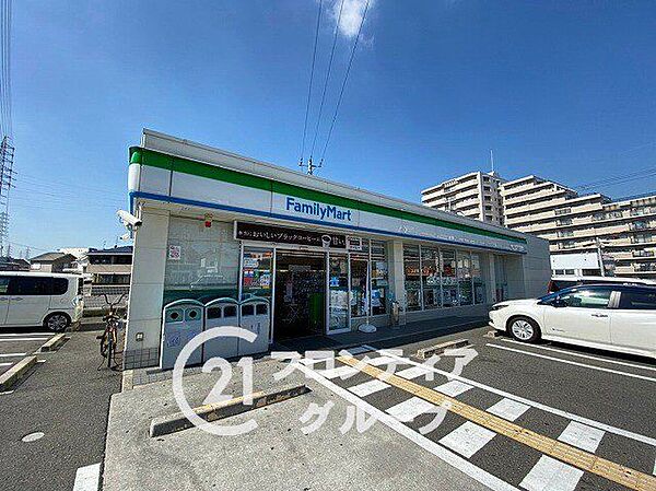 ファミリーマート堺堀上町店 徒歩2分。 160m