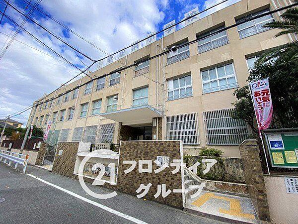 大阪市立東粉浜小学校 徒歩7分。 560m