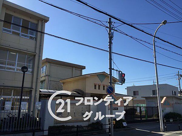堺市立金岡小学校 徒歩9分。 700m