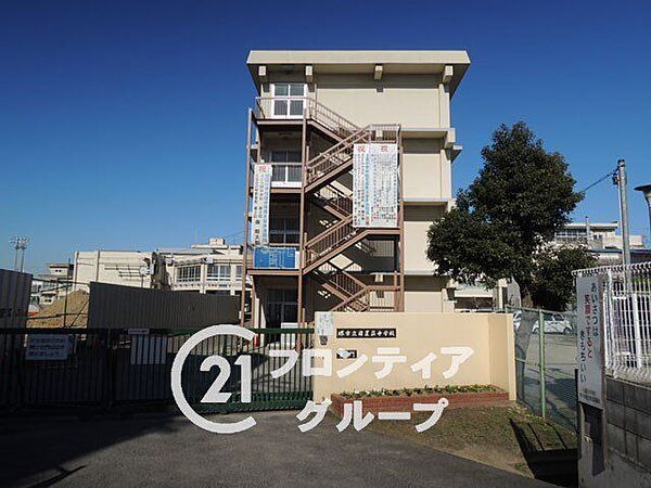 堺市立日置荘中学校 徒歩8分。 570m