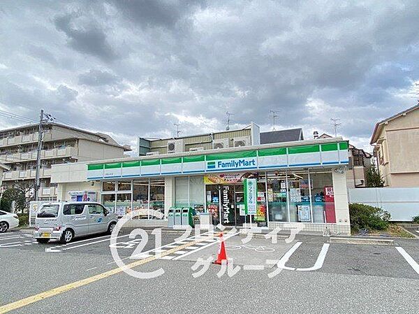 ファミリーマート堺榎元町店 徒歩4分。 250m