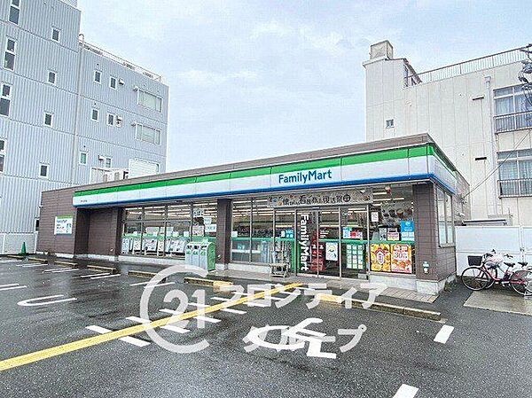 ファミリーマート堺中之町東店 徒歩4分。 280m