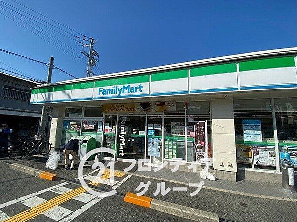 ファミリーマート堺一条通店 徒歩4分。 290m