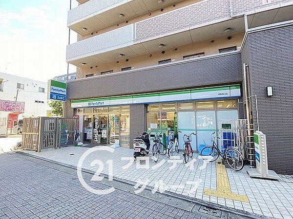 ファミリーマート堺駅南口店 徒歩2分。 160m