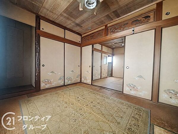 陽光がたっぷりと降り注ぐ明るい空間！木の質感を活かした趣のあるデザイン！お昼寝や趣味の時間にもぴったりな、多目的に使える心地よい憩いのスペース！