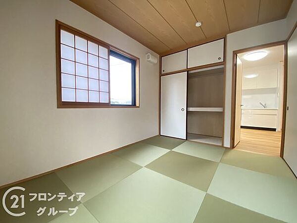 琉球畳の和室は、モダンなデザインと伝統の融合で、落ち着きと洗練された雰囲気を演出します！