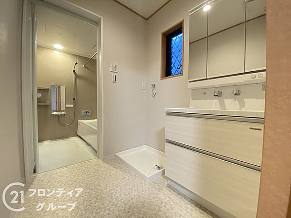 室内の洗濯機置場は、天候に左右されず、便利で快適な洗濯環境を提供し、家事の効率を高めます！