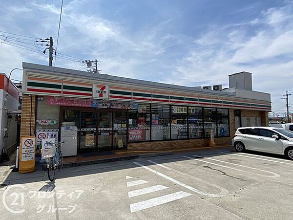 セブンイレブン堺大泉緑地公園前店 徒歩3分。 240m