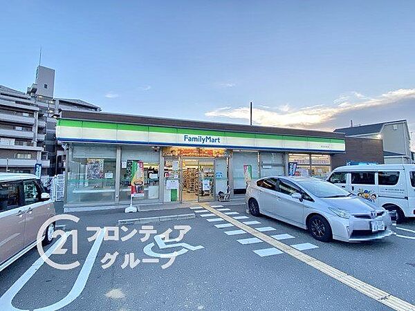 ファミリーマート堺深井沢町店 徒歩5分。 330m