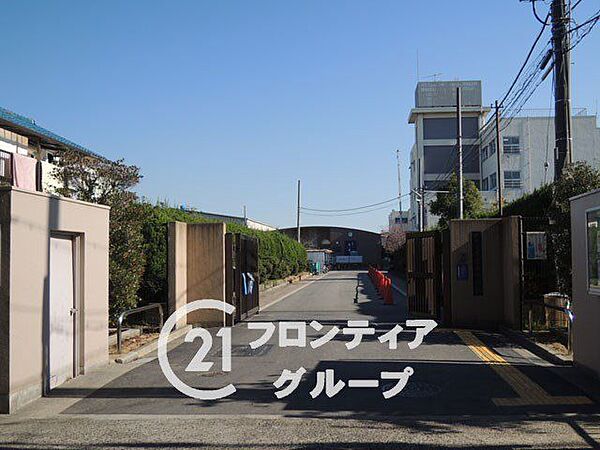 堺市立美原西中学校 徒歩11分。 880m