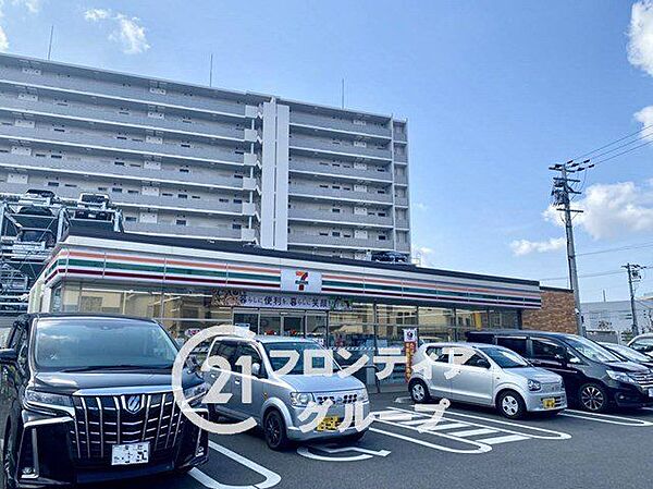 セブンイレブン堺白鷺町3丁店 徒歩4分。 270m